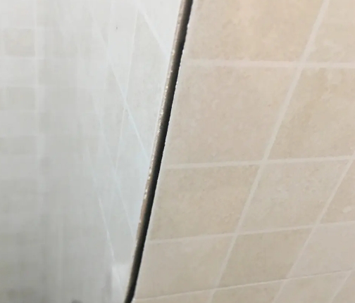 永福瓷砖空鼓维修公司分享阳台瓷砖脱落的修复过程可以分为以下几个步骤